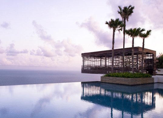 piscina a sfioro - infinity pool