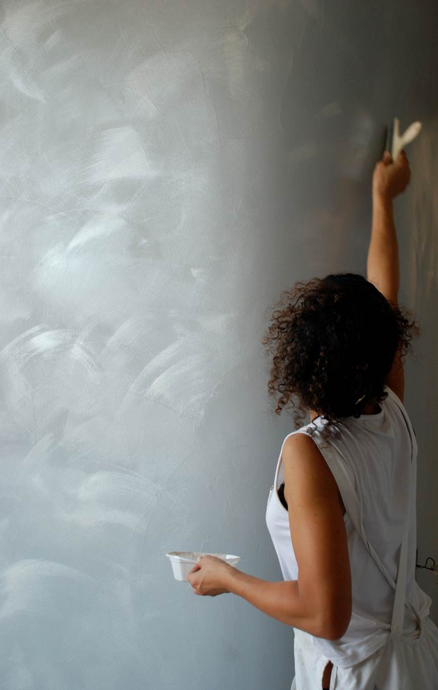 Come dipingere le pareti di casa da soli: suggerimenti pratici Imbiancare fiori sul muro