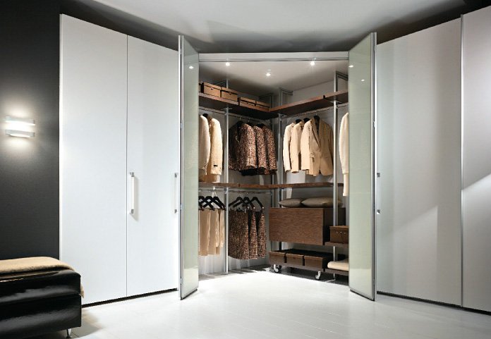 Cabina armadio angolare: soluzioni e modelli — designandmore ... Cabina armadio triangolare