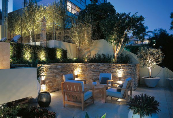 Illuminazione giardino: consigli pratici e suggerimenti Illuminazione casa esterno