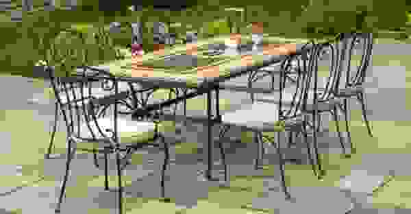 Tavoli da giardino con mosaico