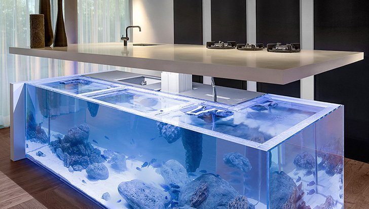 Robert-Kolenik-Ocean-Kitchen-5 acquario in salotto