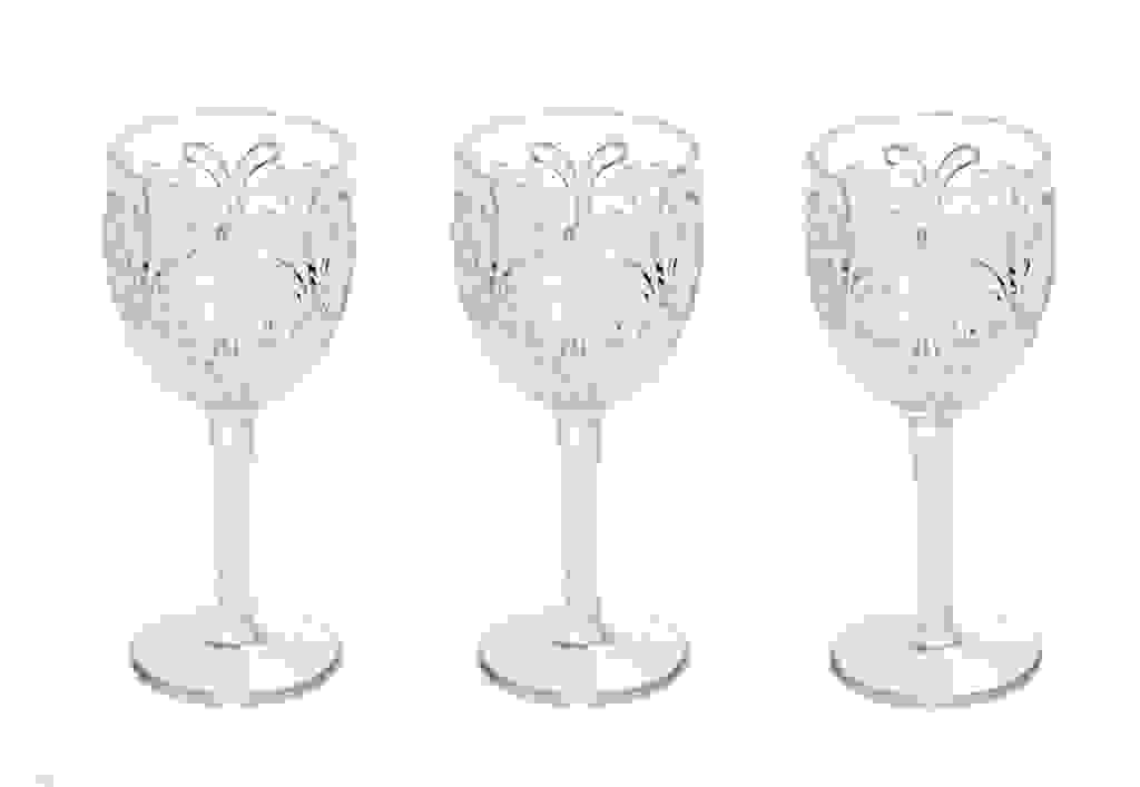 Come apparecchiare la tavola in stile classico: bicchieri con forme morbide