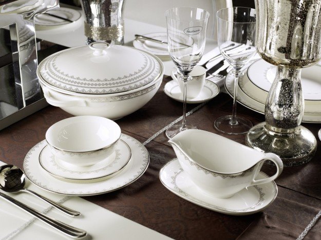 Come apparecchiare la tavola in stile classico: piatti morbidi, poco geometrici Come apparecchiare la tavola in stile classico: piatti morbidi, poco geometrici