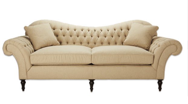 Come arredare un salotto classico: divano Arhaus