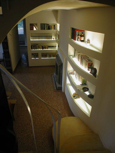 Libreria in cartongesso con faretti