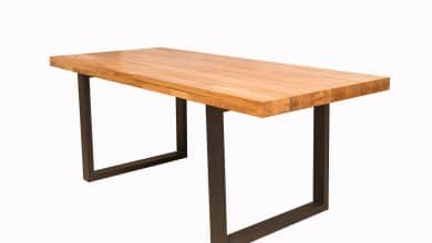 tavolo rettangolare in legno e metallo