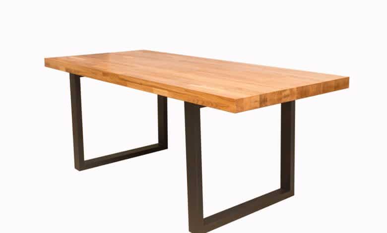 tavolo rettangolare in legno e metallo