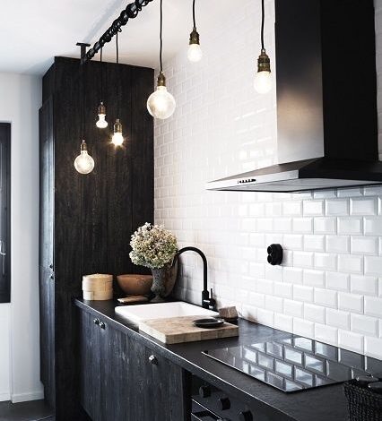 cucina di colore nero