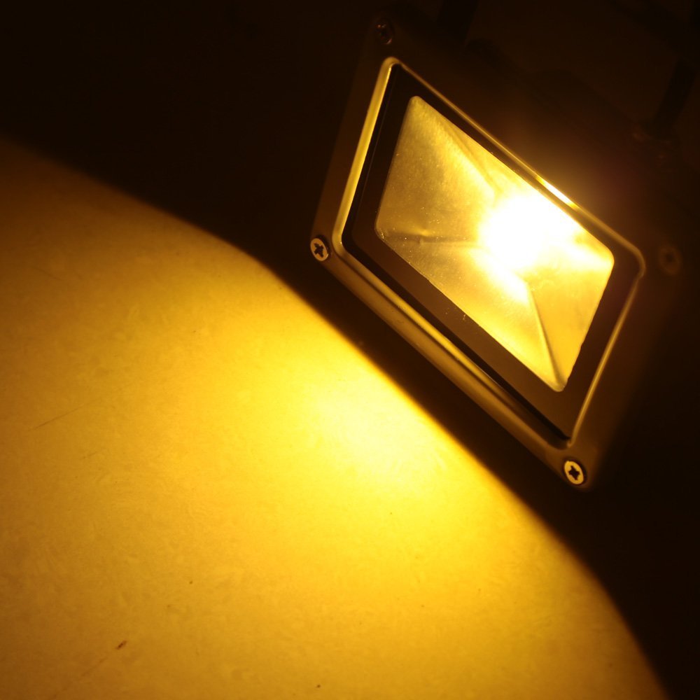 Luci da esterno solari e non solo: prezzi e modelli di design