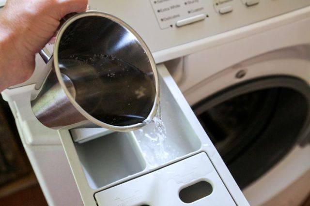 Come utilizzare laceto per il lavaggio in lavatrice: i nostri ... Lavaggio lavatrice con aceto