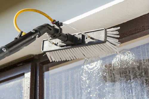 Come pulire i vetri esterni delle finestre: attrezzi consigliati e robot  lavavetri