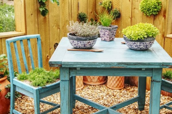 Tavoli da giardino: tanti modelli recensiti in legno, plastica ... Tavolini in ferro battuto per esterni