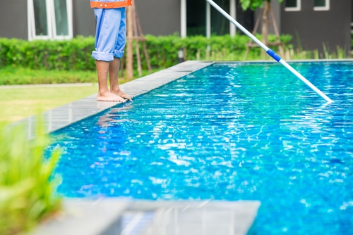 Piscina a sfioro interrata